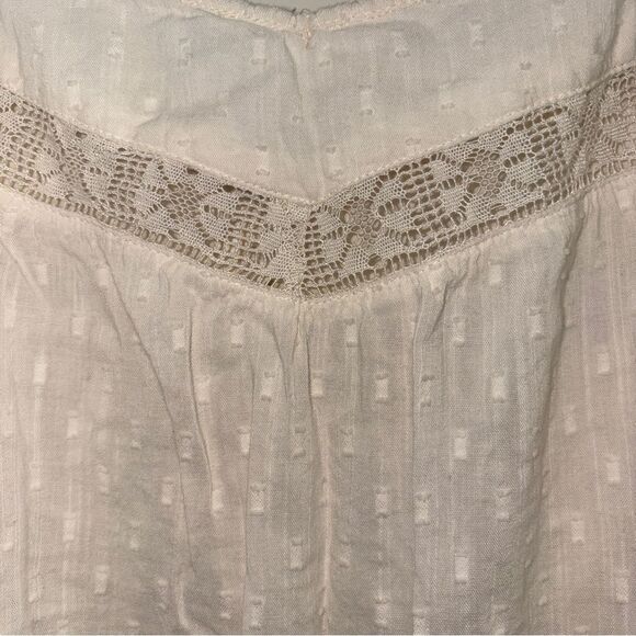 Old Navy Oversized Clip-Dot Crochet-Lace
Button-Front Blouse - Picture 5 of 7